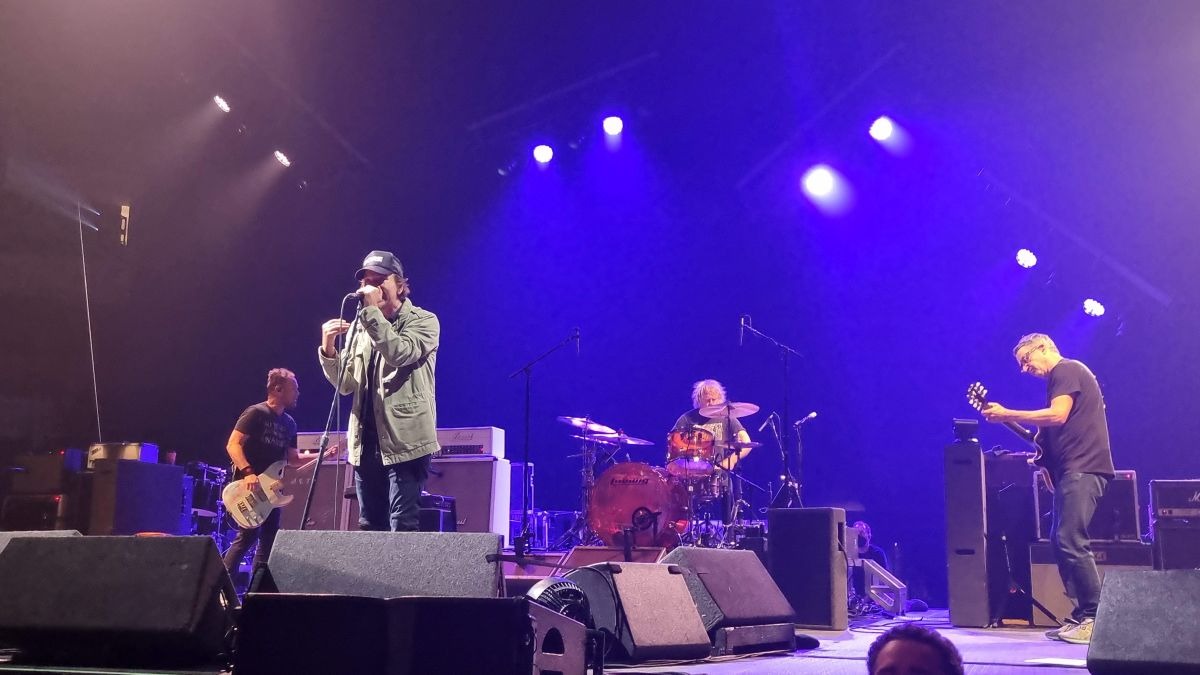 Aquele show do Pearl Jam em Fresno que teve três bateristas — e um deles era o baterista do Ten