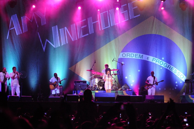 Amy Winehouse em Florianópolis: quando trabalho e lazer coexistem em harmonia