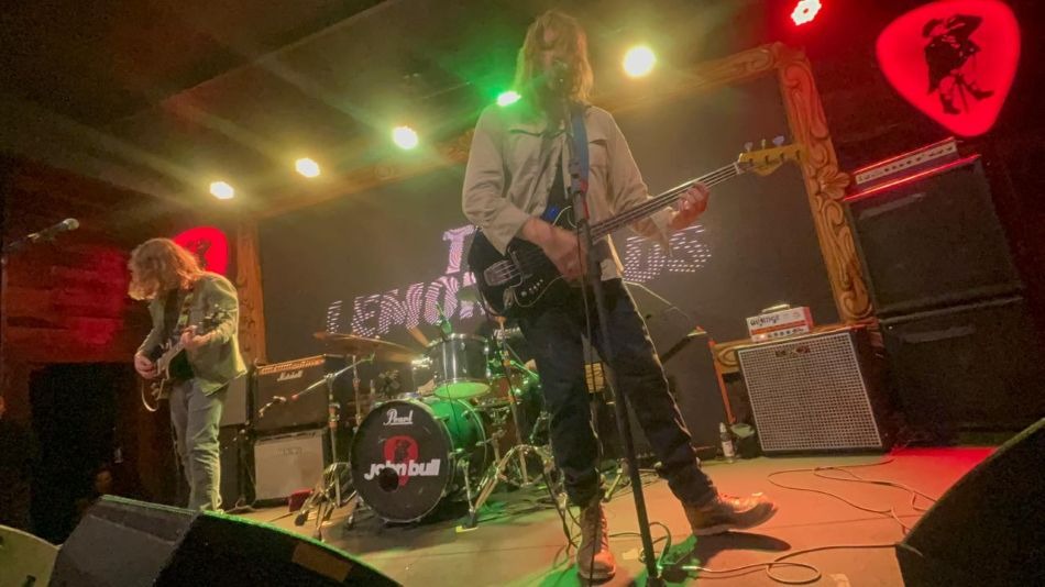 O dia em que o Evan Dando chutou a cerveja do meu namorado